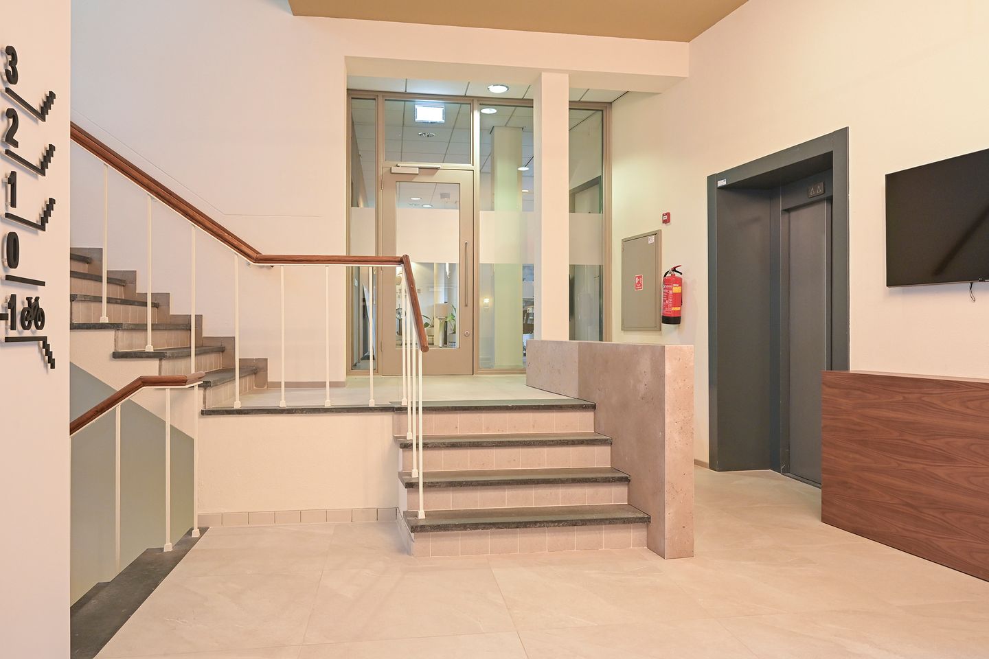 Bekijk foto 4 van De Ruijterstraat 36-A