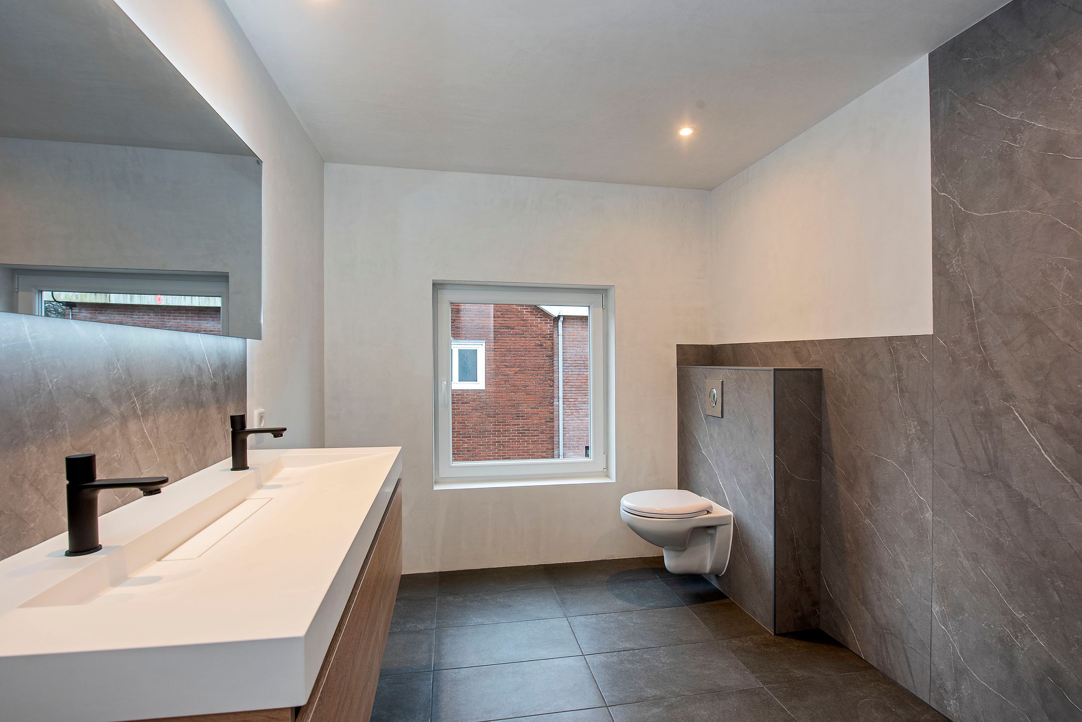 Renovated Top Floor Apartment with Heat Pump and Parking in Borne — 12