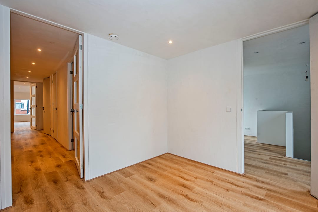 Renovated Top Floor Apartment with Heat Pump and Parking in Borne — 8
