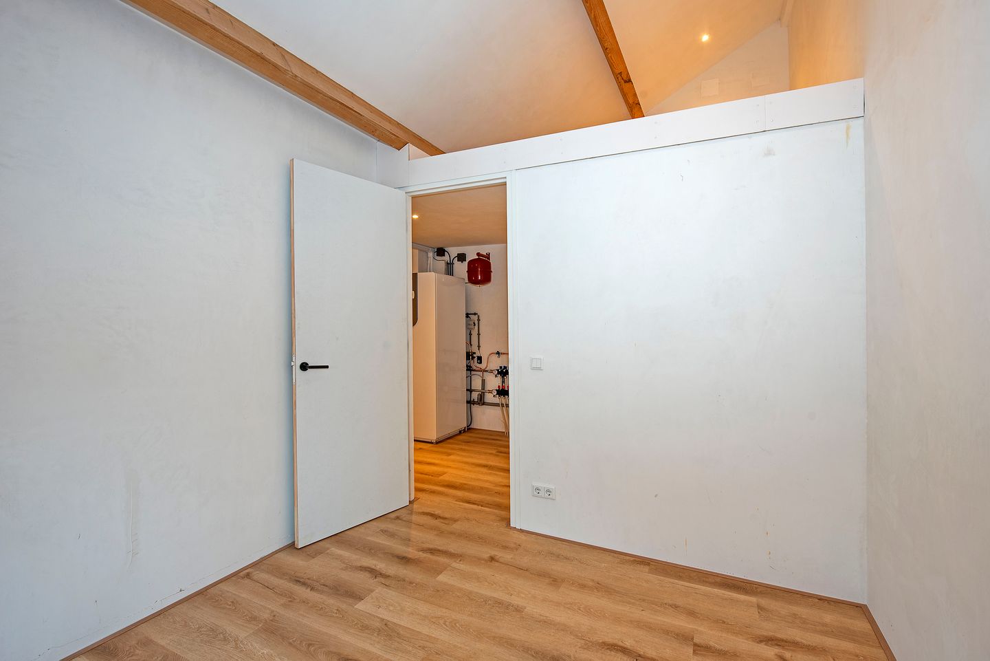 Renovated Top Floor Apartment with Heat Pump and Parking in Borne — 14