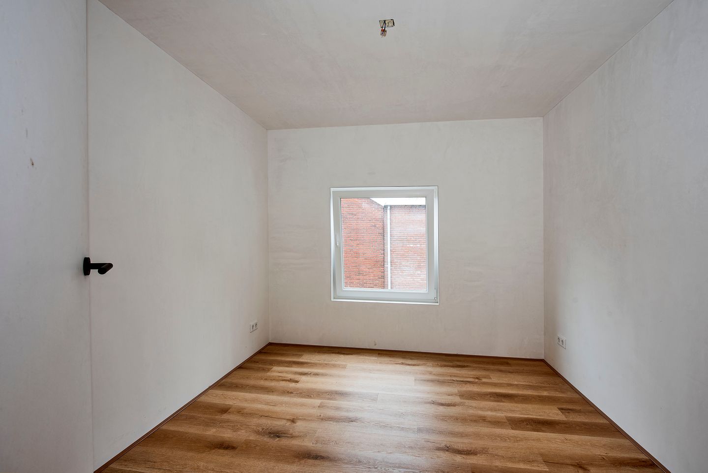 Renovated Top Floor Apartment with Heat Pump and Parking in Borne — 10