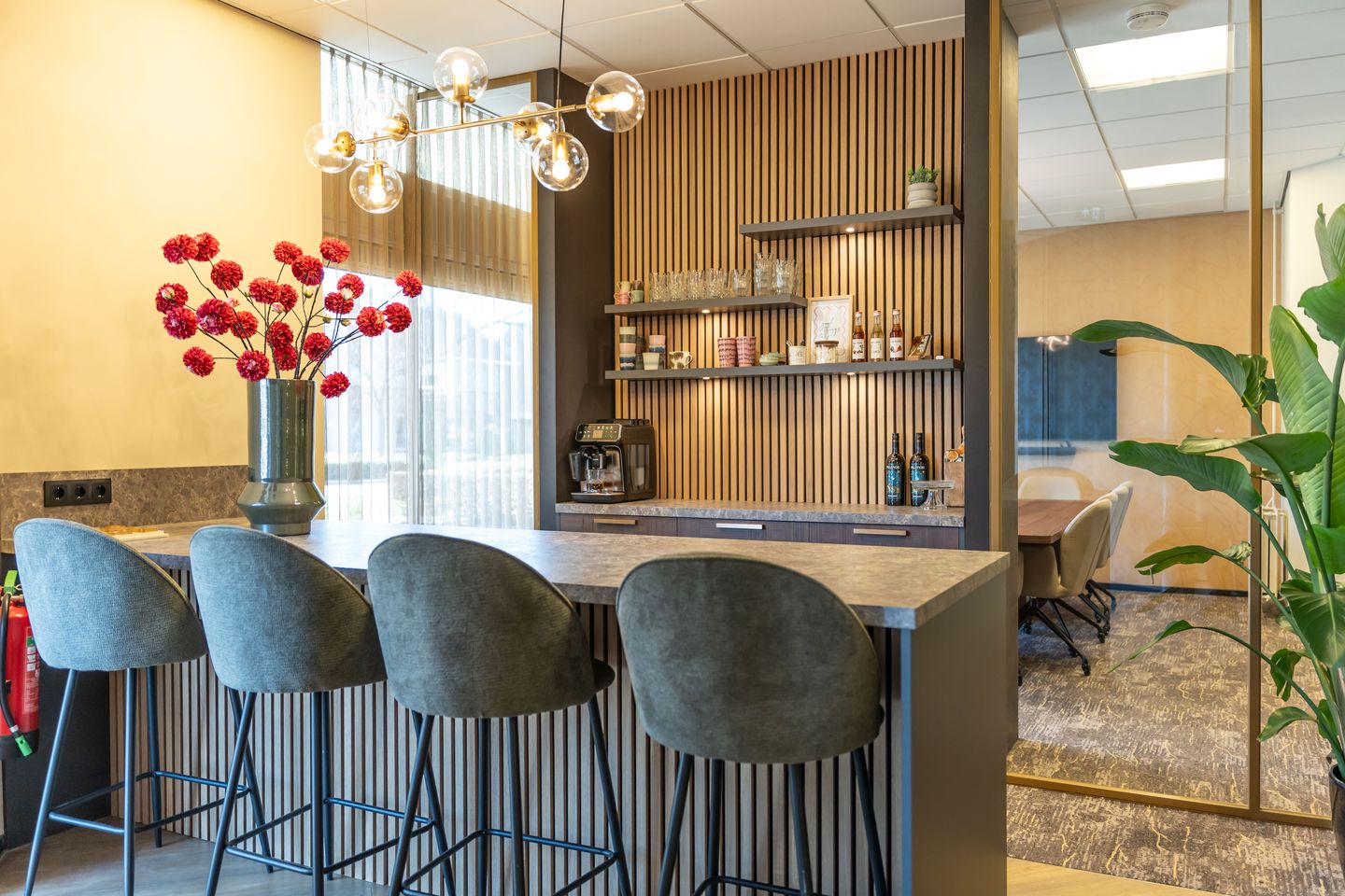 Bekijk foto 3 van Hugo de Grootstraat 50