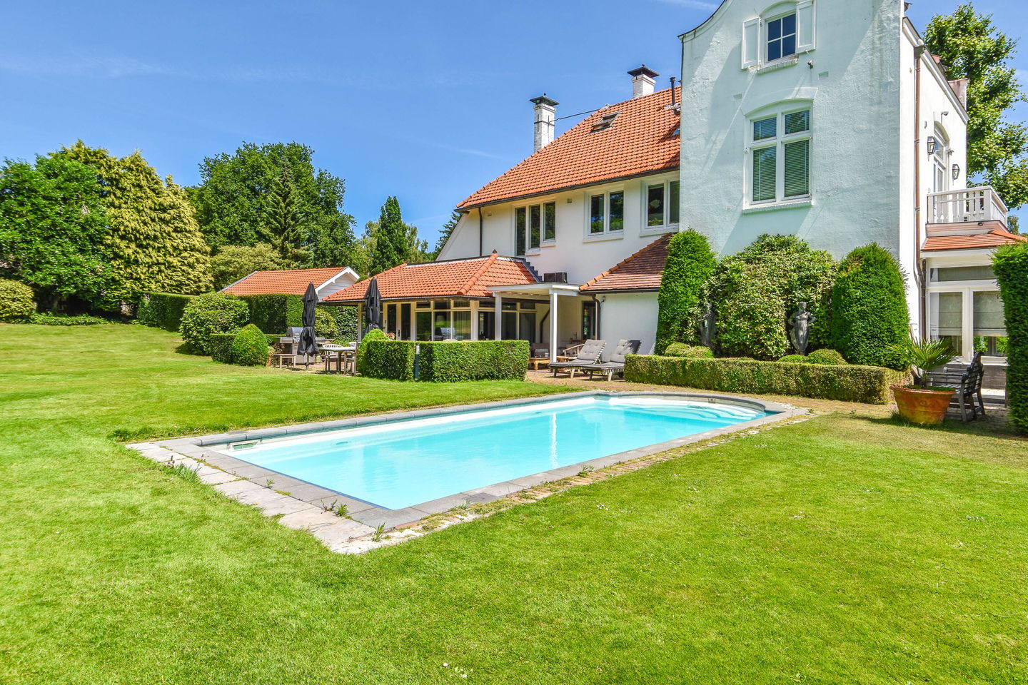 Characteristic Villa with Practice Space and Pool in Blaricum — 34