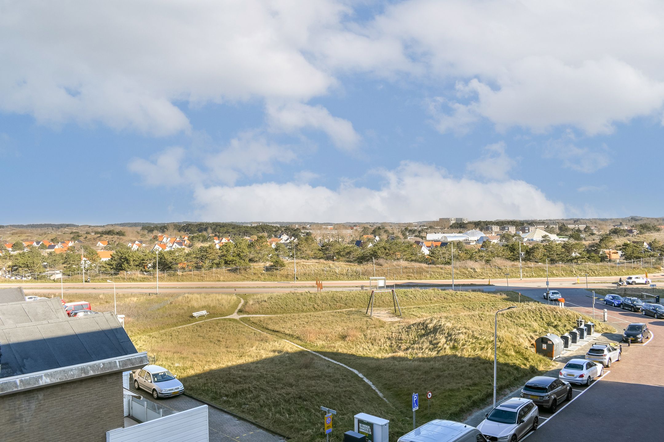 Ready to move in apartment with sea view and two balconies in Zandvoort — 17
