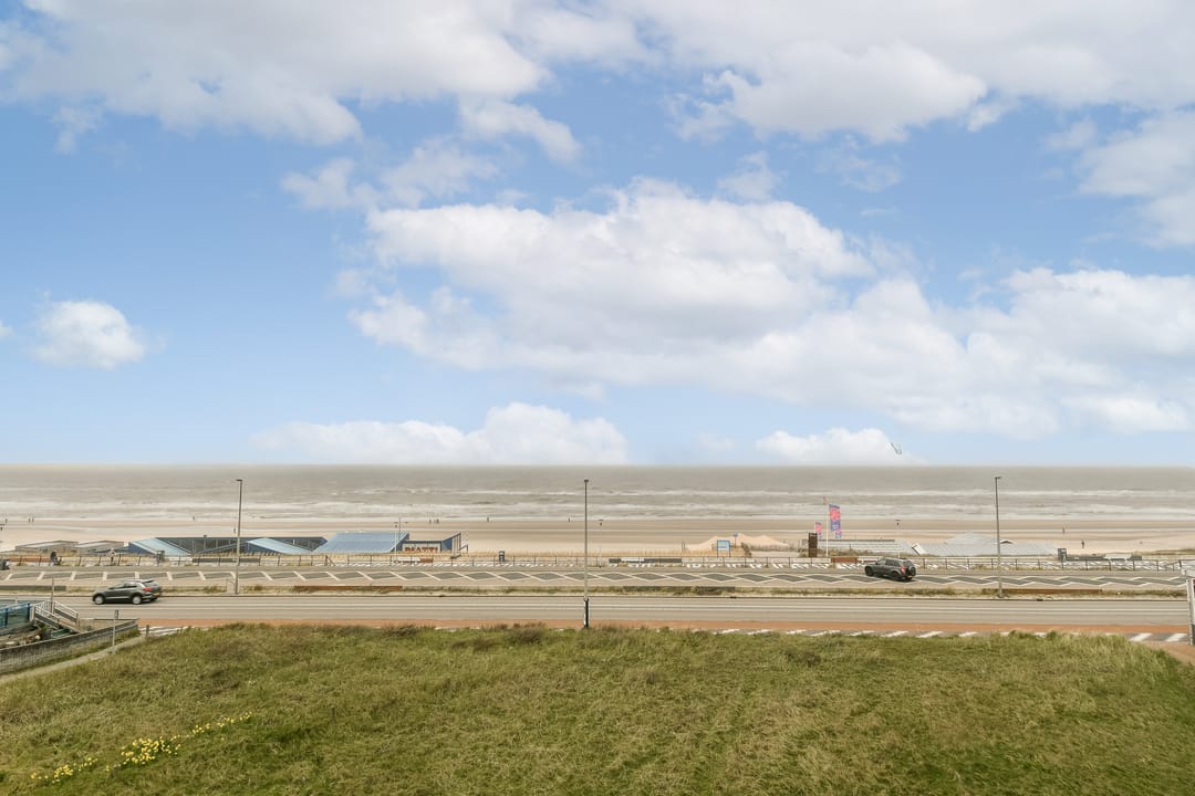 Ready to move in apartment with sea view and two balconies in Zandvoort — 21