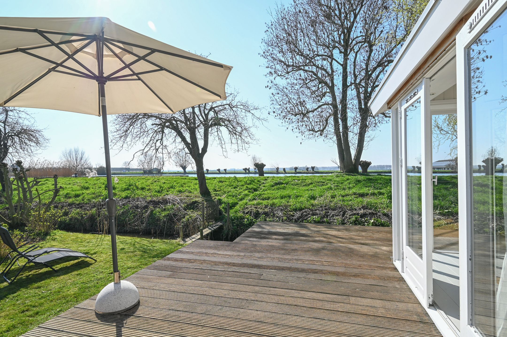 2-bedroom freehold villa in Nederhorst den Berg — photo 1 of 5