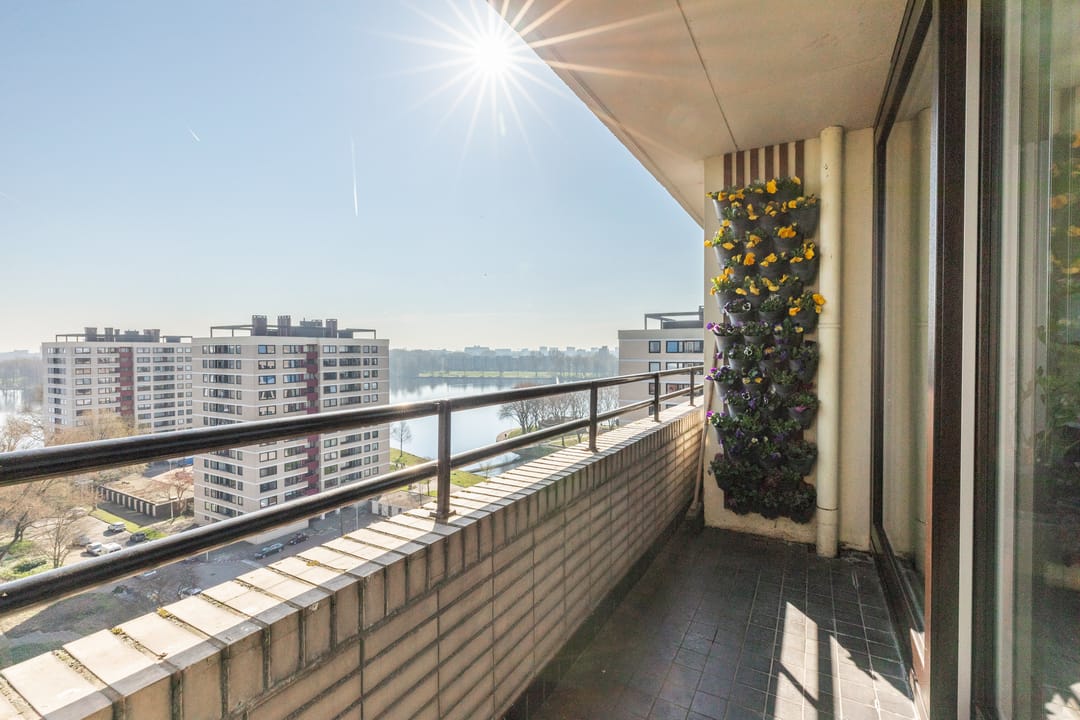 Light and Move-in Ready Apartment with Unobstructed View of Sloterplas — 13