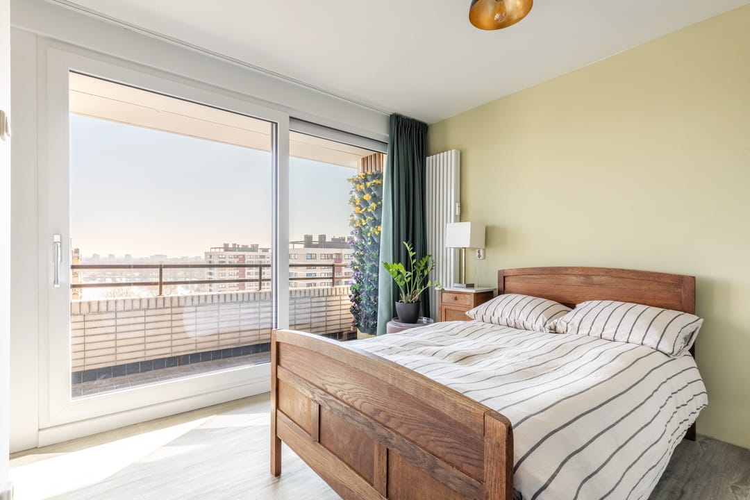 Light and Move-in Ready Apartment with Unobstructed View of Sloterplas — 16