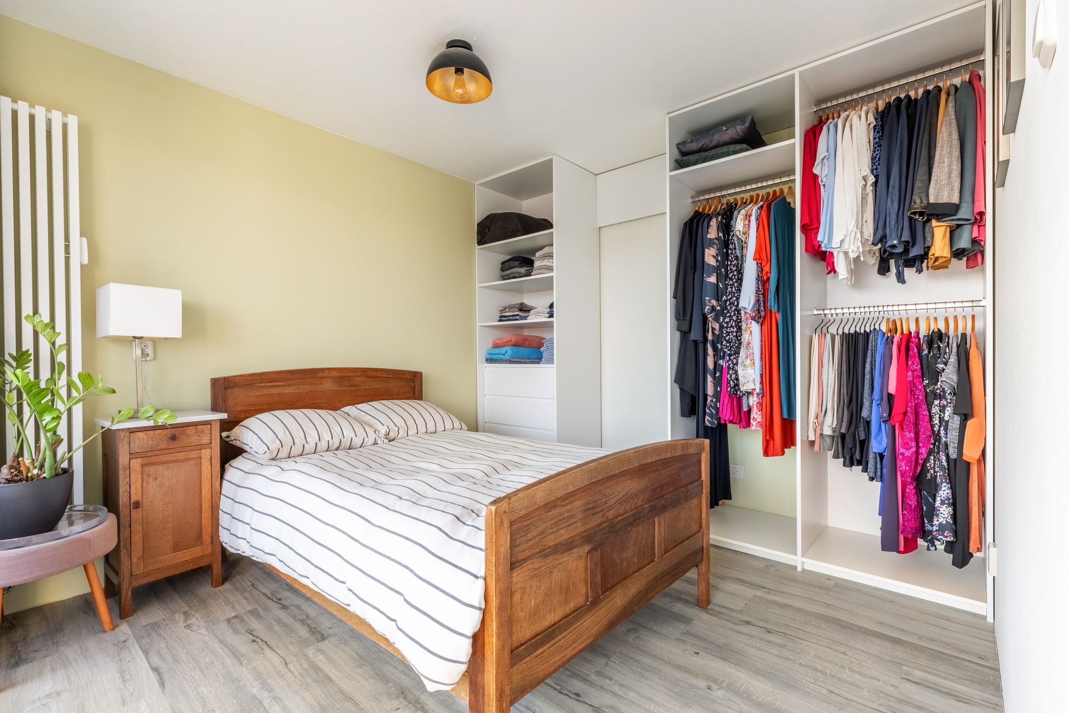 Light and Move-in Ready Apartment with Unobstructed View of Sloterplas — 18