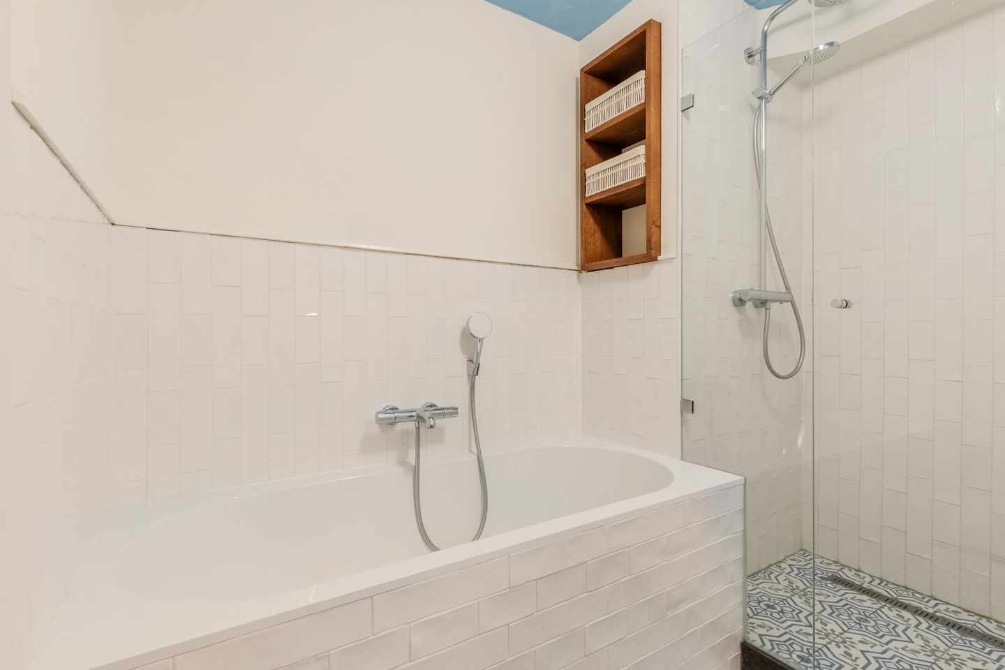 Light and Move-in Ready Apartment with Unobstructed View of Sloterplas — 20