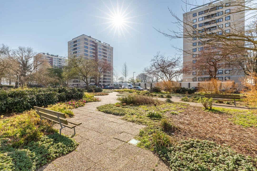 Light and Move-in Ready Apartment with Unobstructed View of Sloterplas — 37