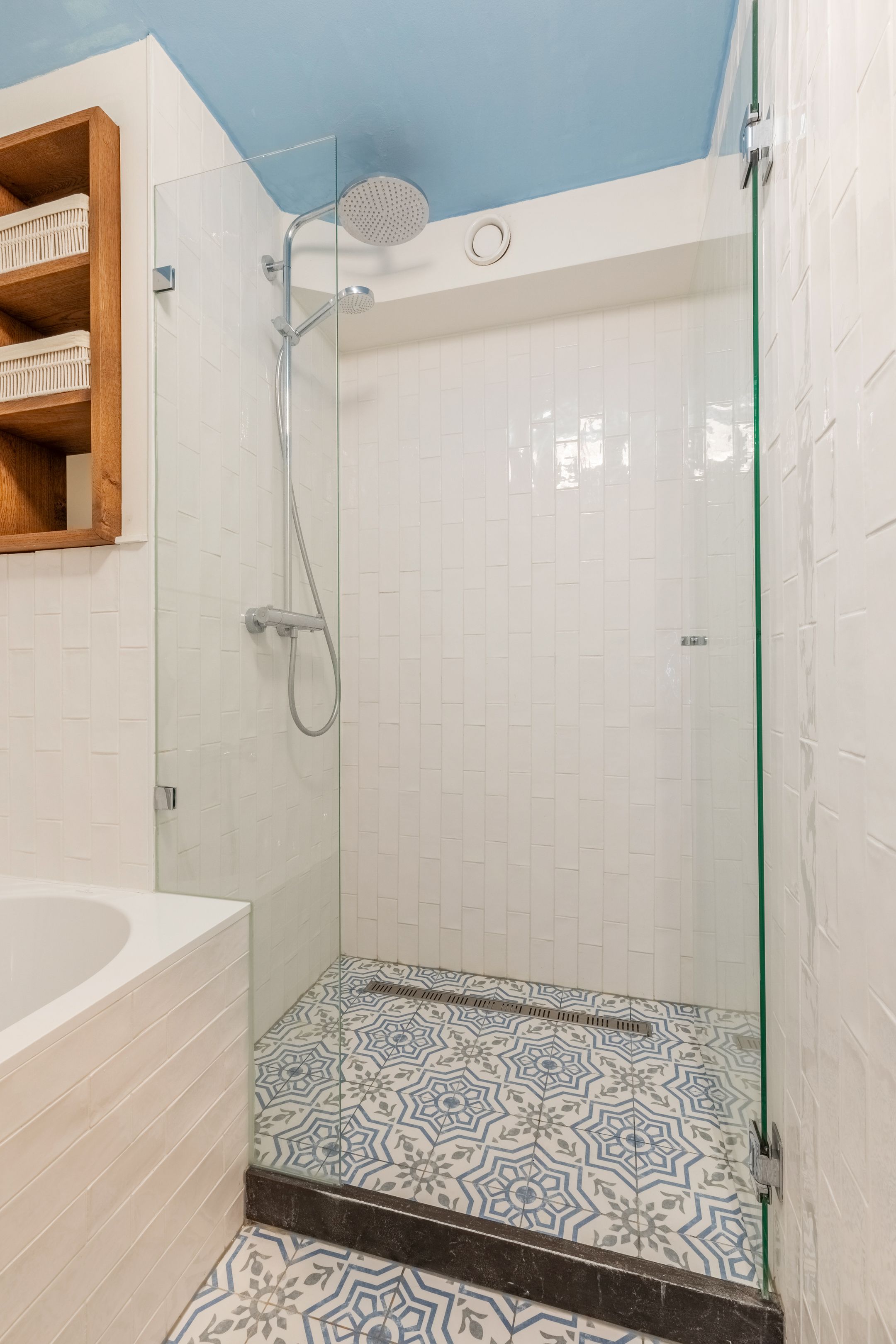 Light and Move-in Ready Apartment with Unobstructed View of Sloterplas — 21