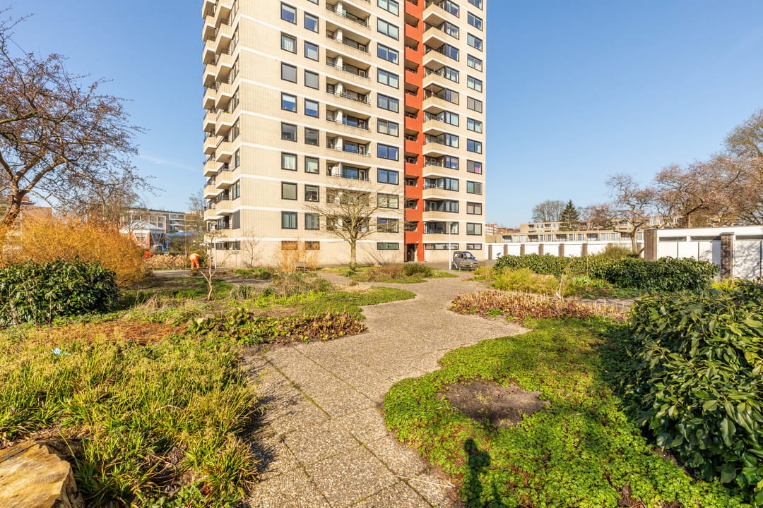 Light and Move-in Ready Apartment with Unobstructed View of Sloterplas — 41