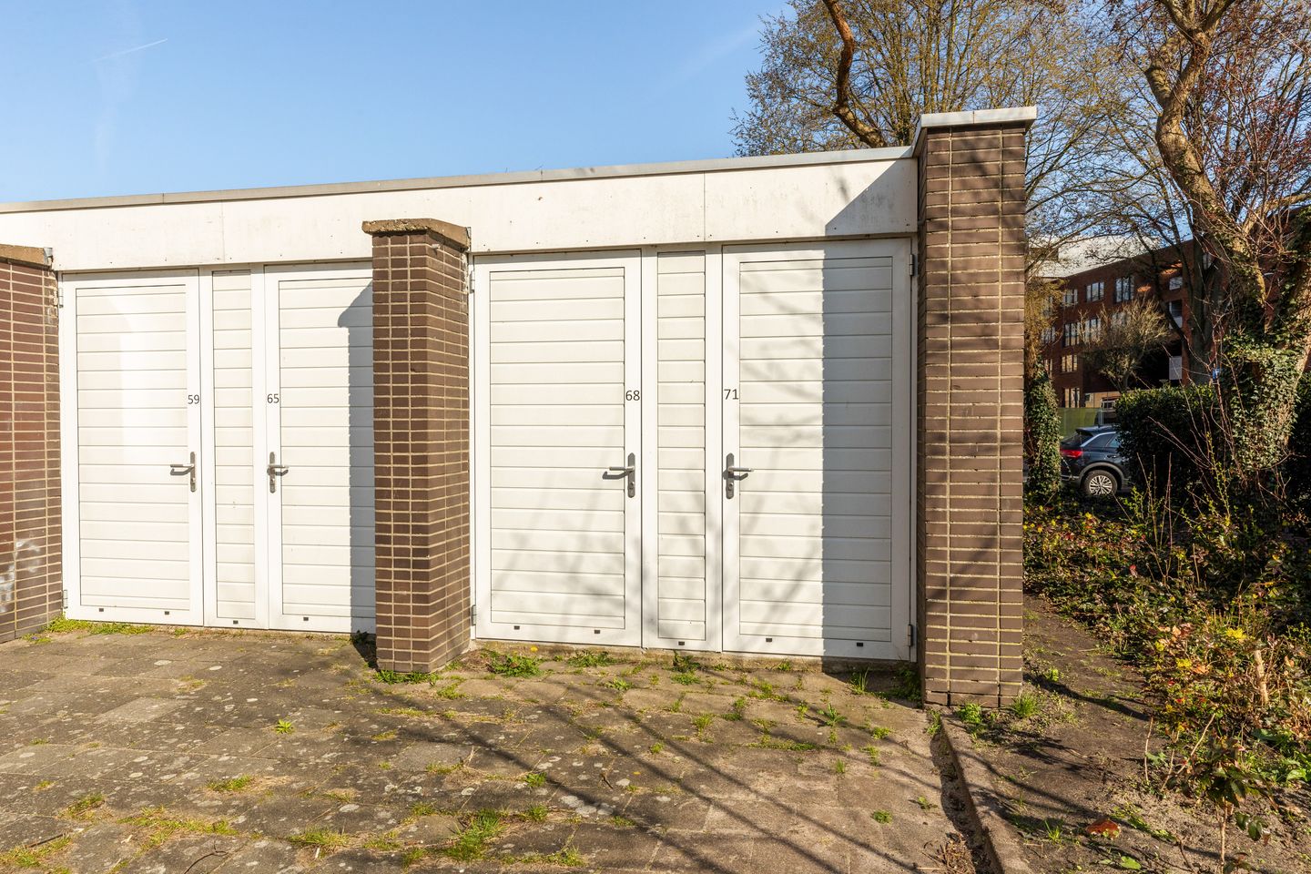 Light and Move-in Ready Apartment with Unobstructed View of Sloterplas — 35