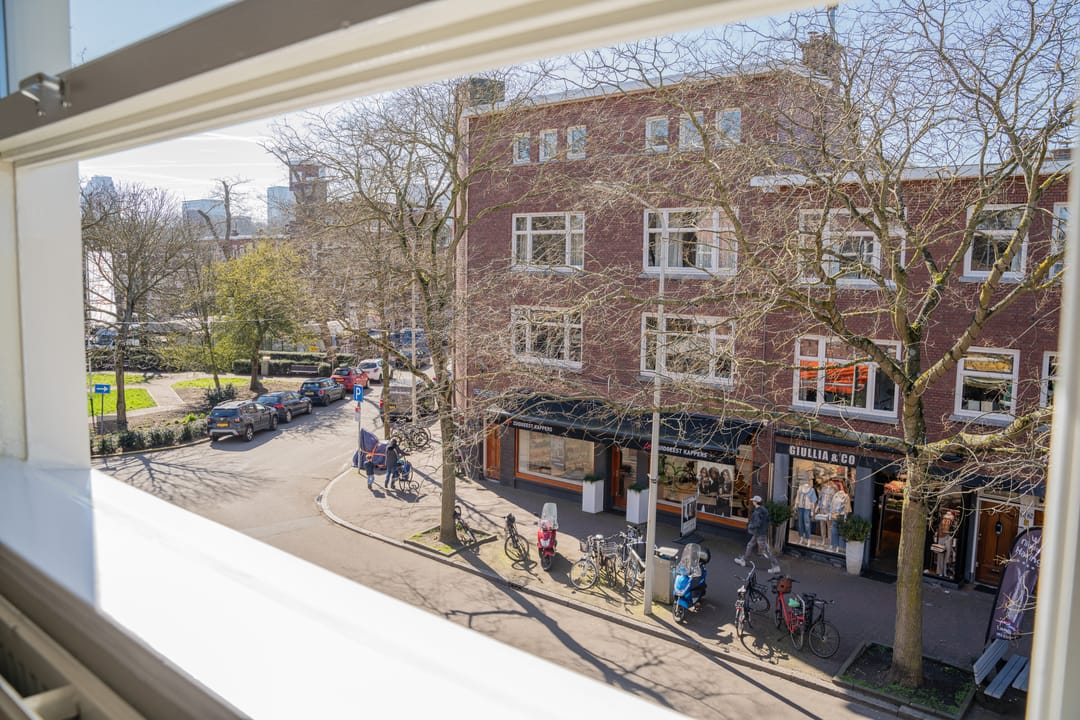 Photo 11 of Van Hoytemastraat 71-A