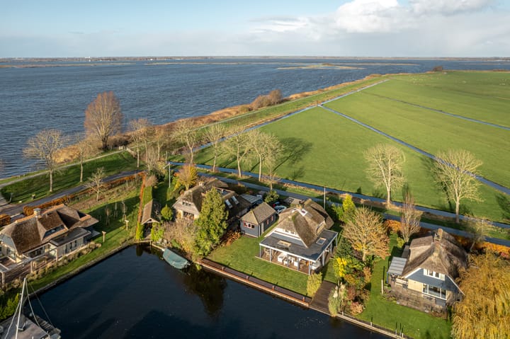 Photo 2 of It String 55