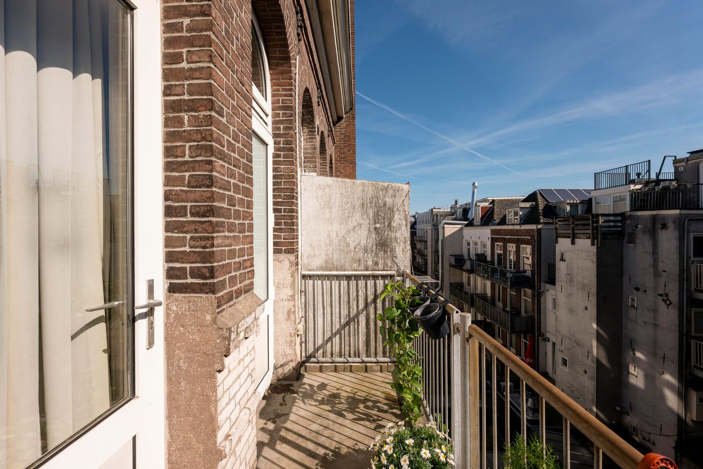 Stylish and Light Apartment in De Pijp with High Ceilings and South-Facing Balcony — 16