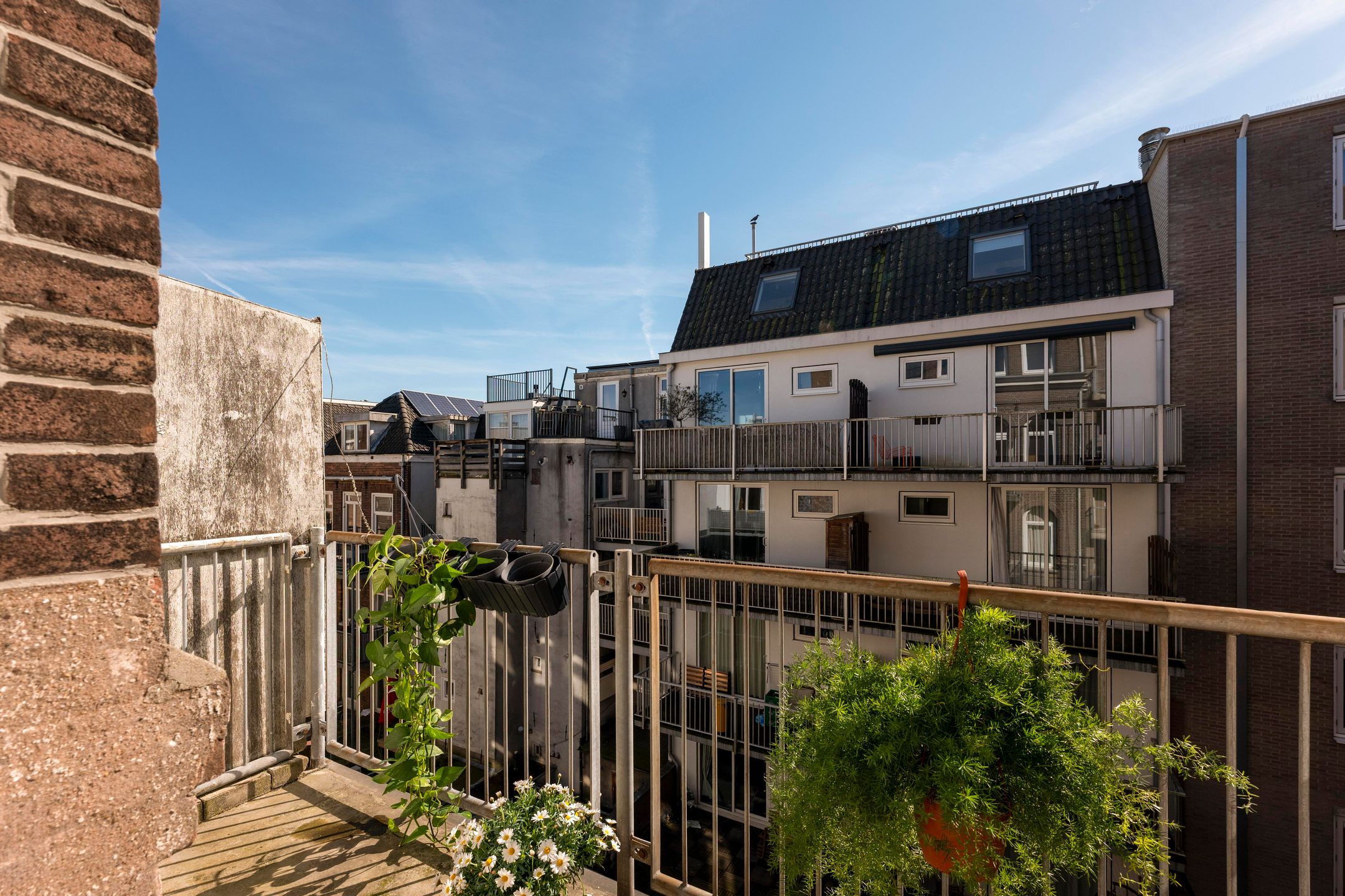 Stylish and Light Apartment in De Pijp with High Ceilings and South-Facing Balcony — 15