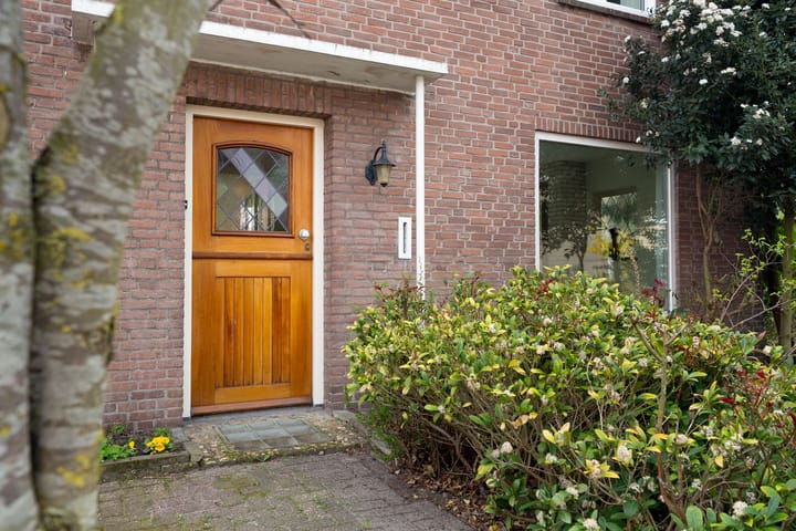 Photo 2 of Burgemeester van Heystlaan 1