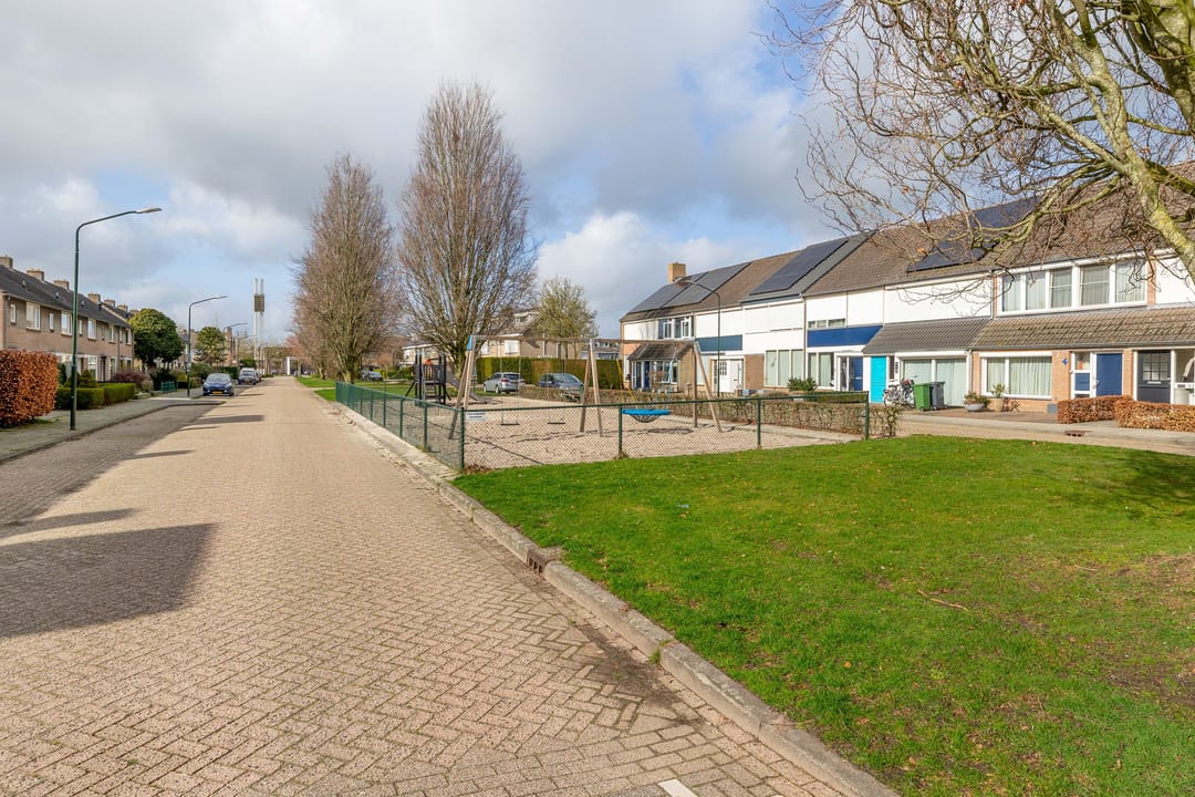 Spacious split-level semi-detached house with character and garden in Eerschot — 45