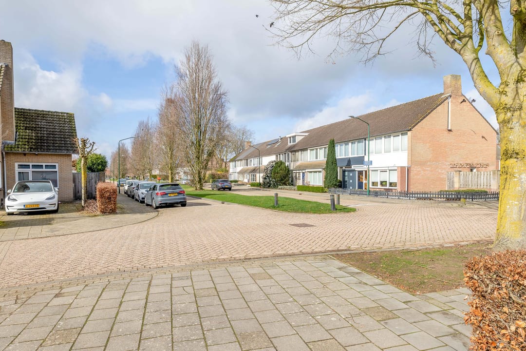 Spacious split-level semi-detached house with character and garden in Eerschot — 46