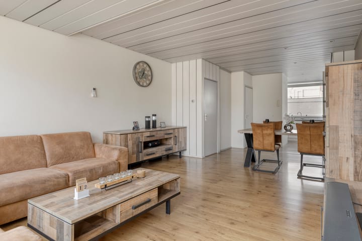 Photo 4 of Rozemarijn 17