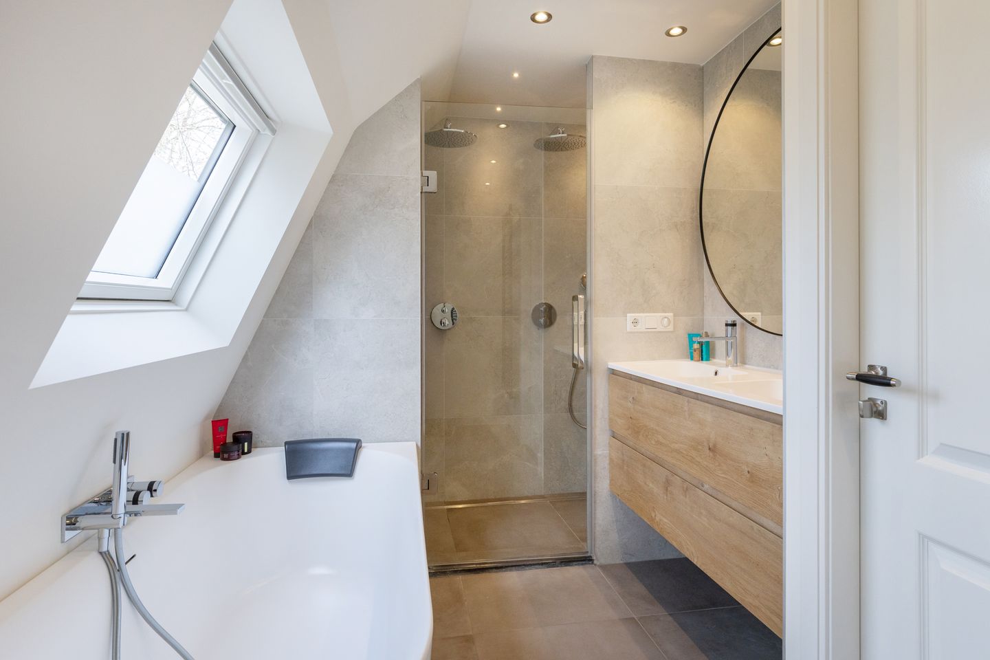 Foto 19 van Leliestraat 47