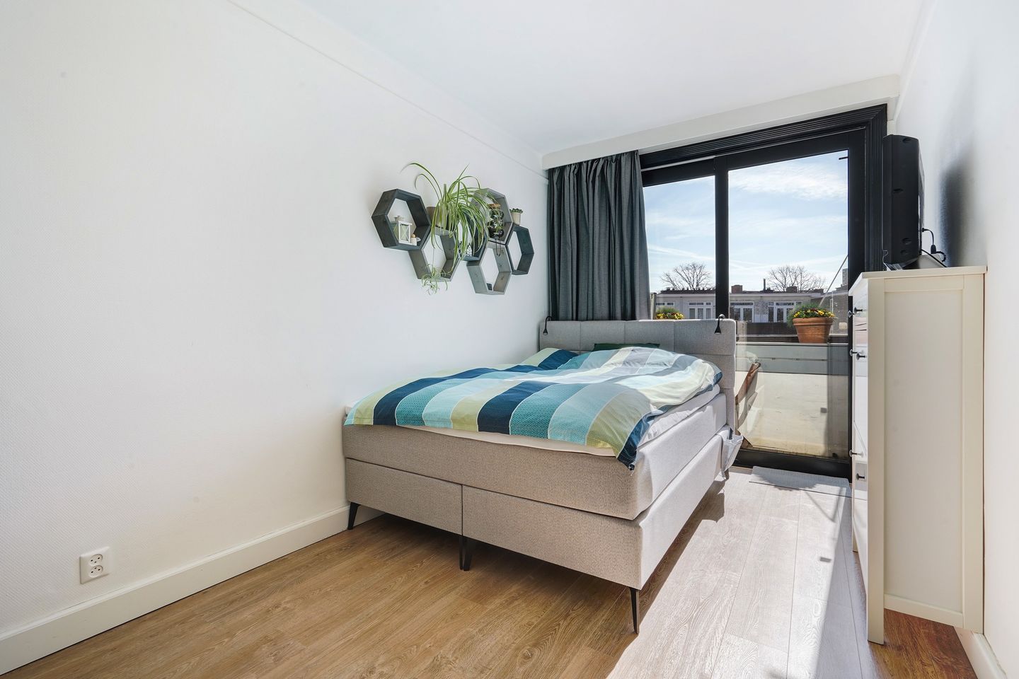 Photo 4 of Mecklenburgplein 28