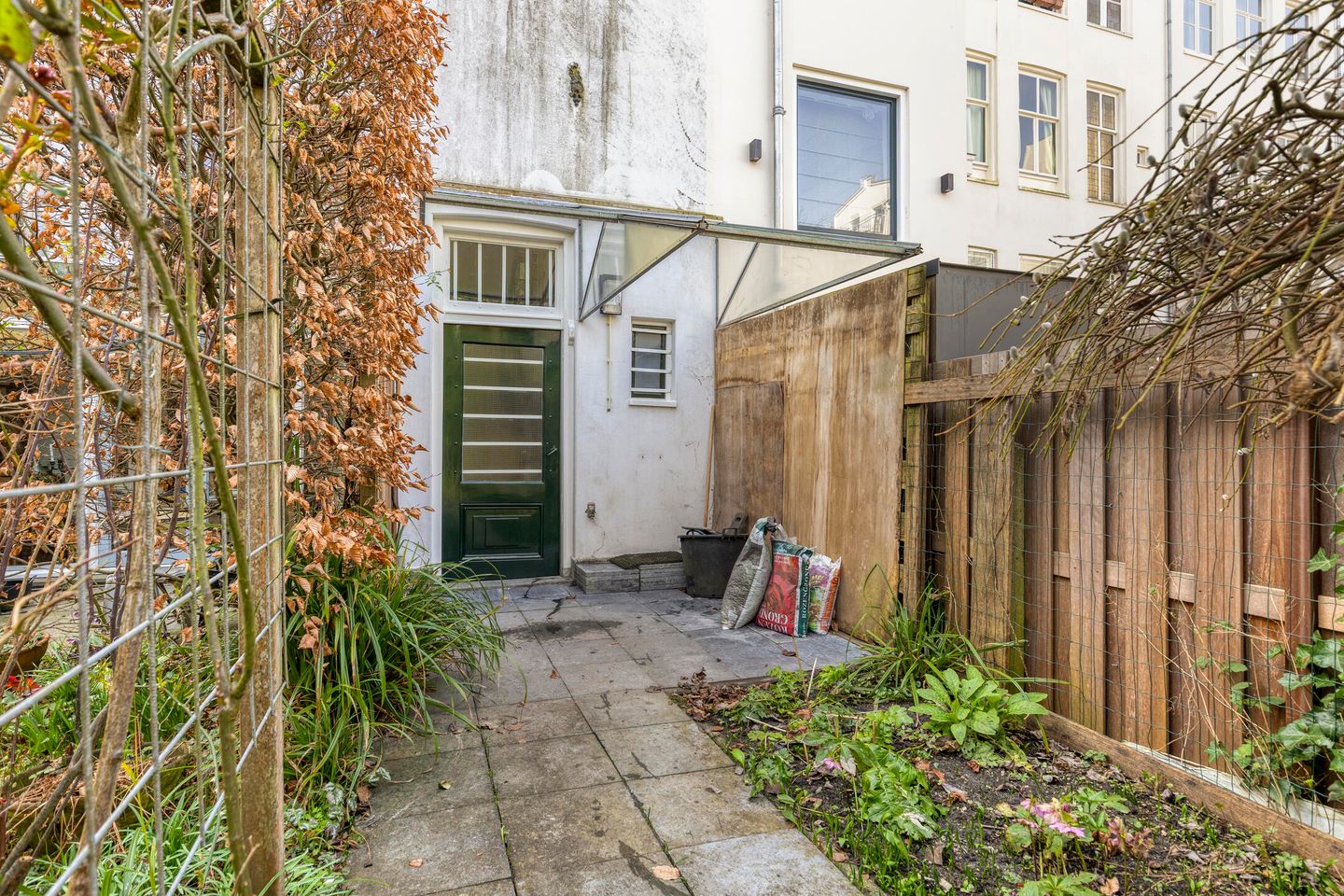 Spacious 3-Story Upper House with Private Garden in Amsterdam Center — 41