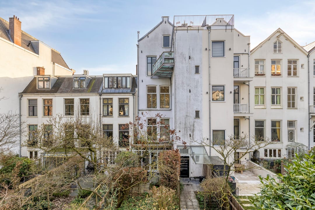 Spacious 3-Story Upper House with Private Garden in Amsterdam Center — 44
