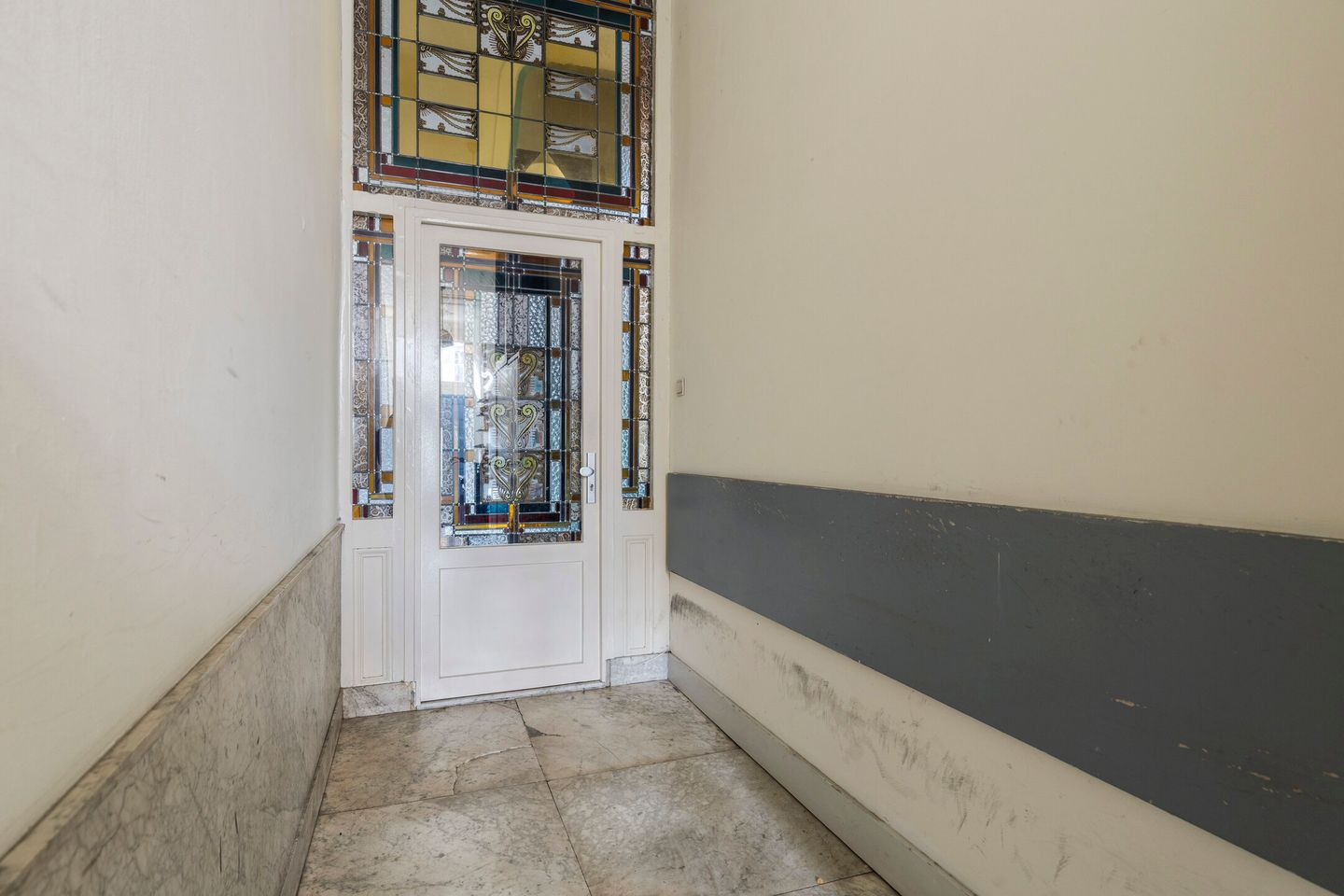 Spacious 3-Story Upper House with Private Garden in Amsterdam Center — 46