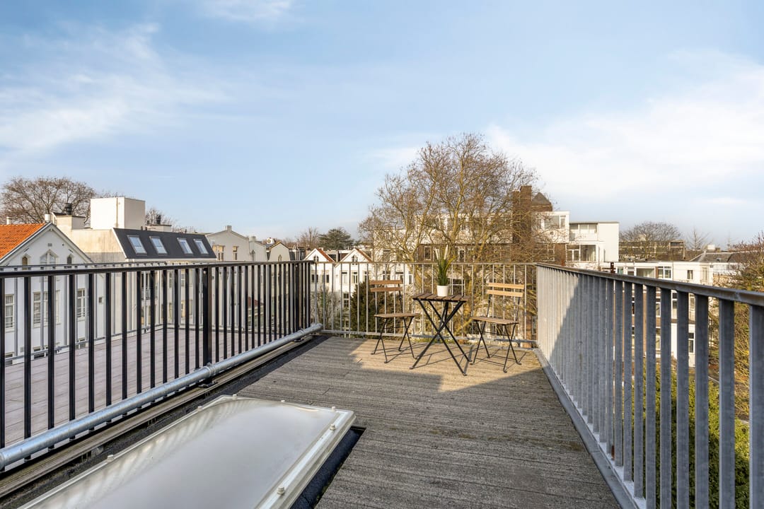 Spacious 3-Story Upper House with Private Garden in Amsterdam Center — 35