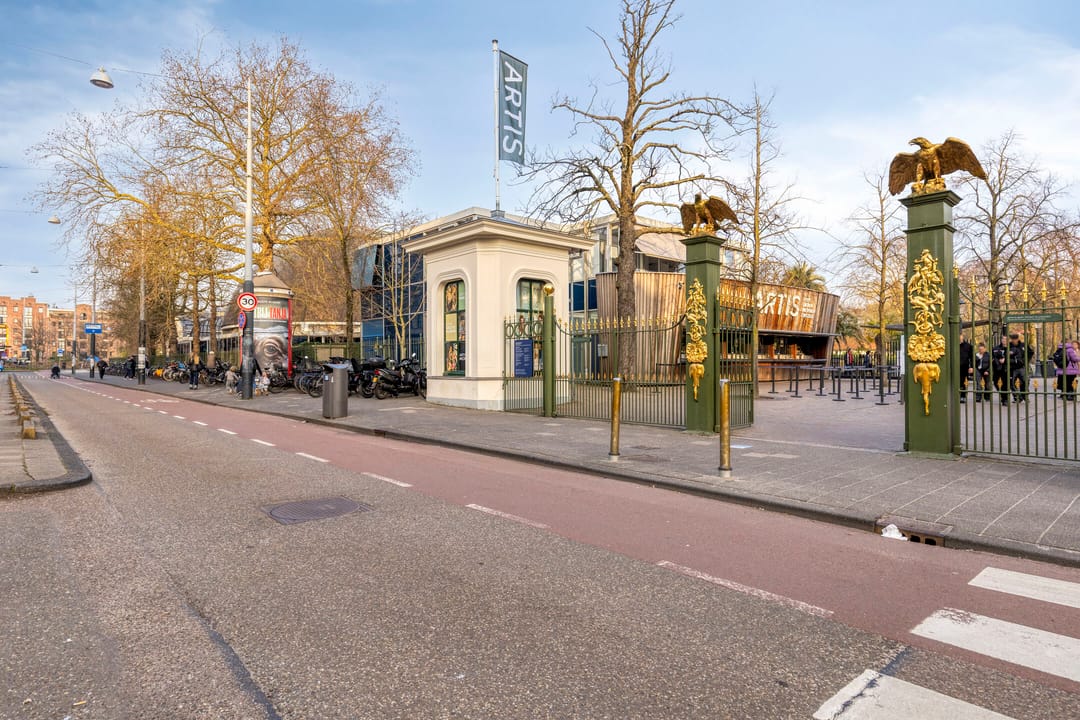 Spacious 3-Story Upper House with Private Garden in Amsterdam Center — 49
