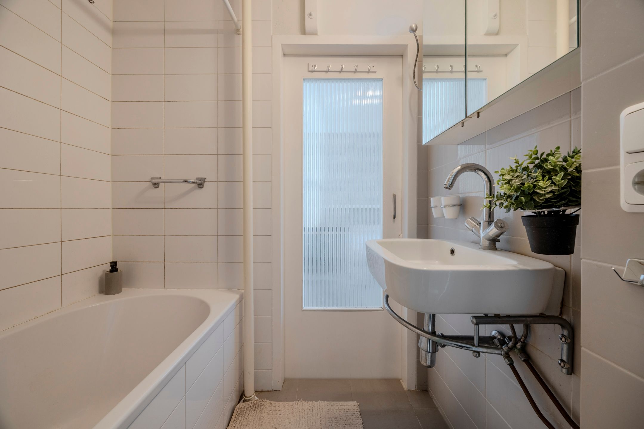 Spacious corner apartment near the Rijswijkse Bos — 28