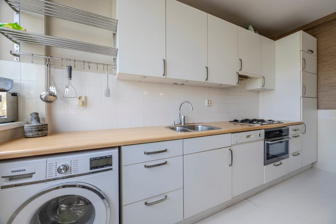 Spacious corner apartment near the Rijswijkse Bos — 35