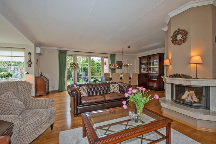 Photo 2 of Suze Robertsonlaan 12