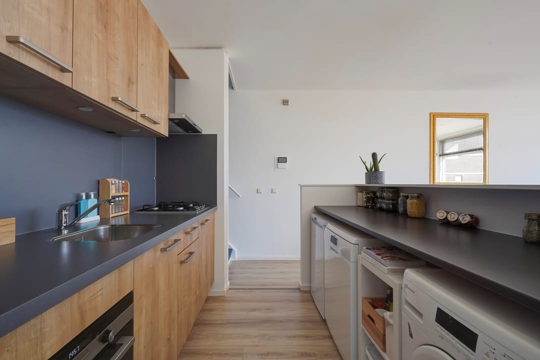 Light apartment with balcony and parking in The Hague — 17
