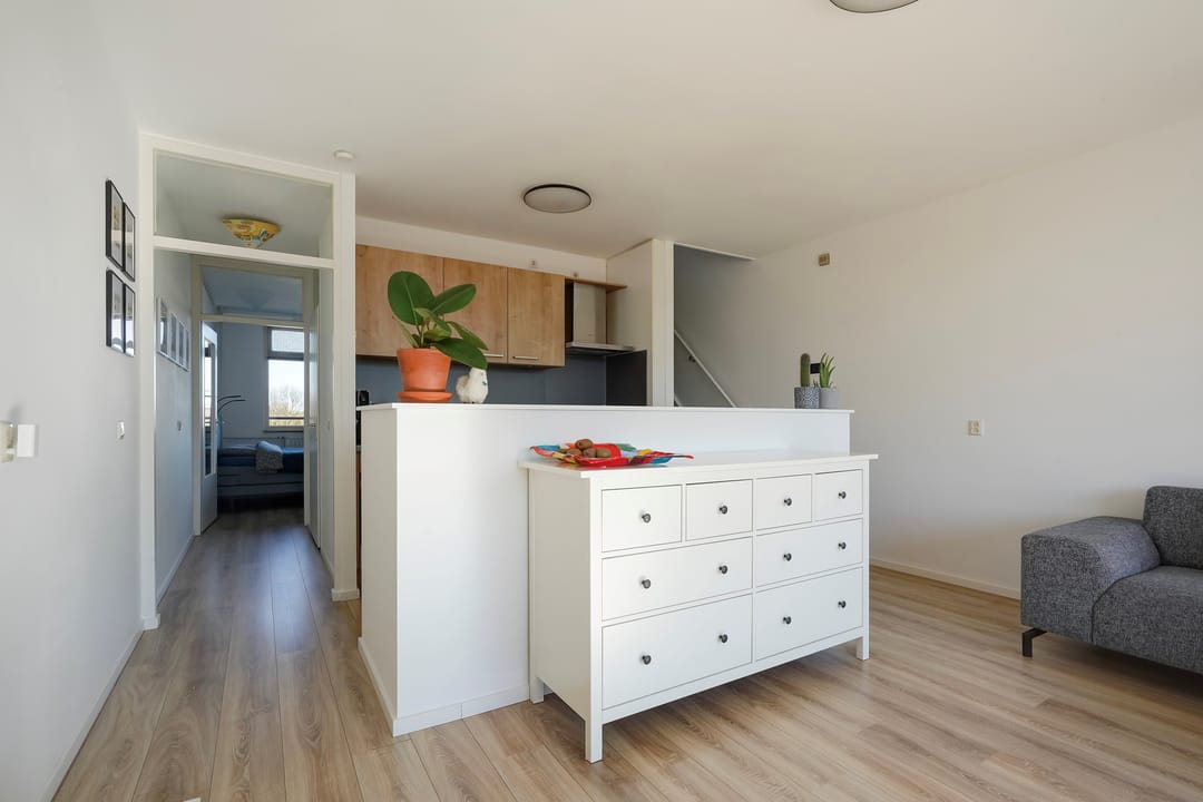 Light apartment with balcony and parking in The Hague — 26