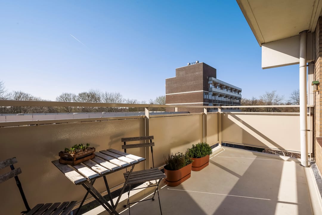 Light apartment with balcony and parking in The Hague — 28