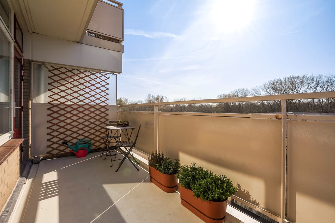 Light apartment with balcony and parking in The Hague — 31