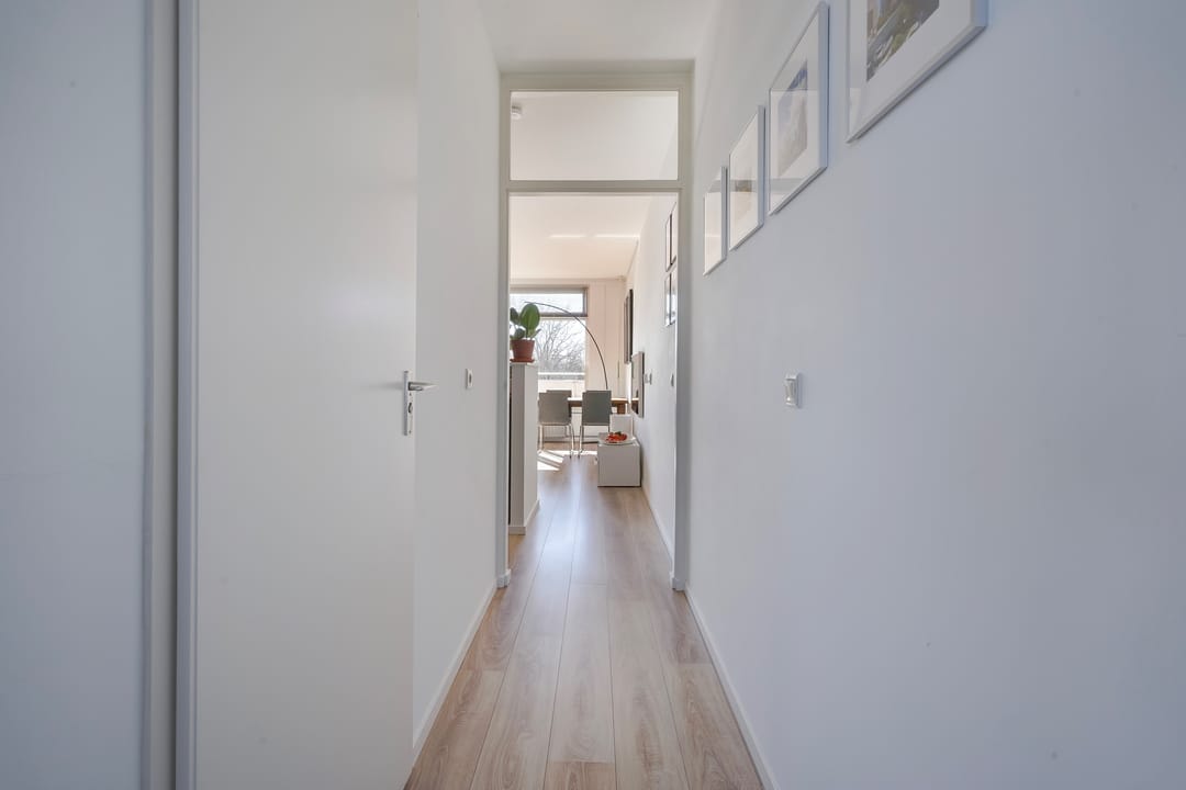 Light apartment with balcony and parking in The Hague — 32