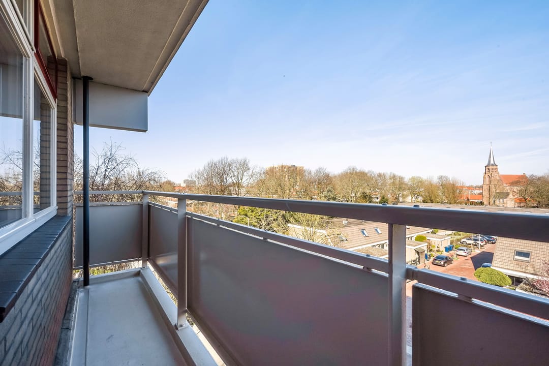 Light apartment with balcony and parking in The Hague — 37