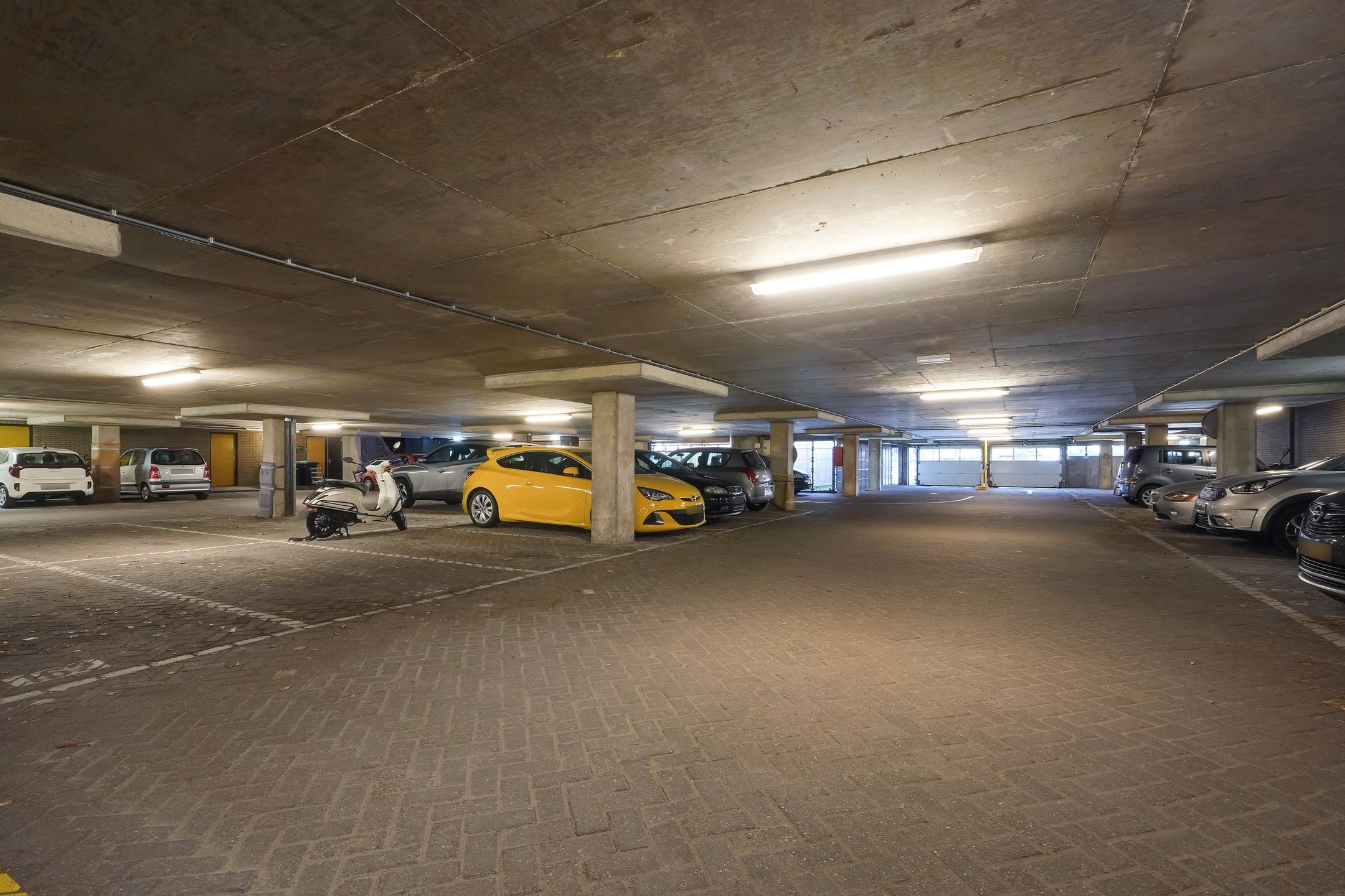 Light apartment with balcony and parking in The Hague — 41