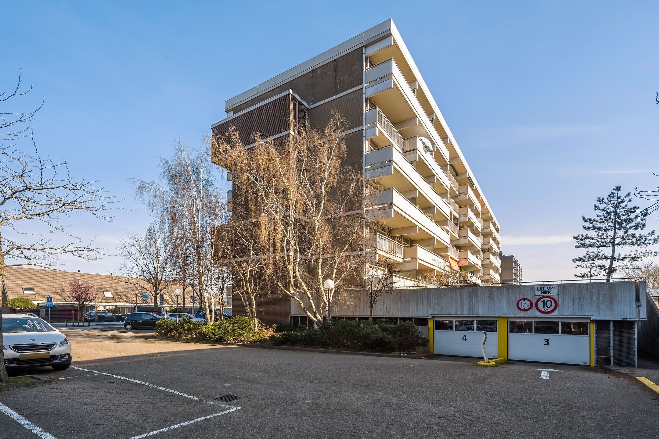 Light apartment with balcony and parking in The Hague — 44