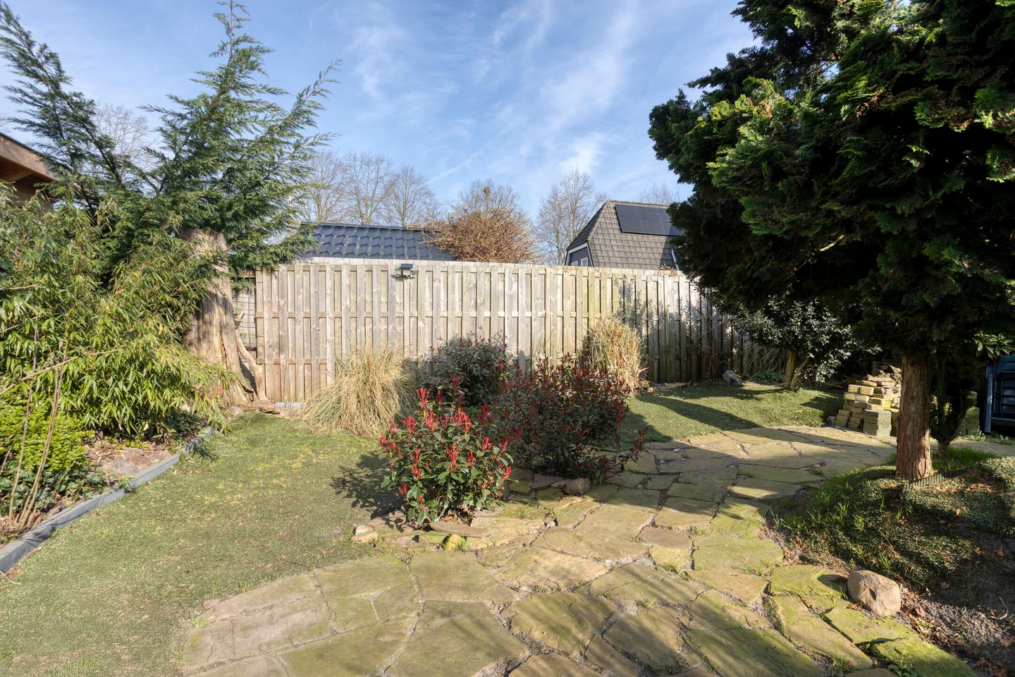Charming semi-detached family home with garage and deep garden — 20