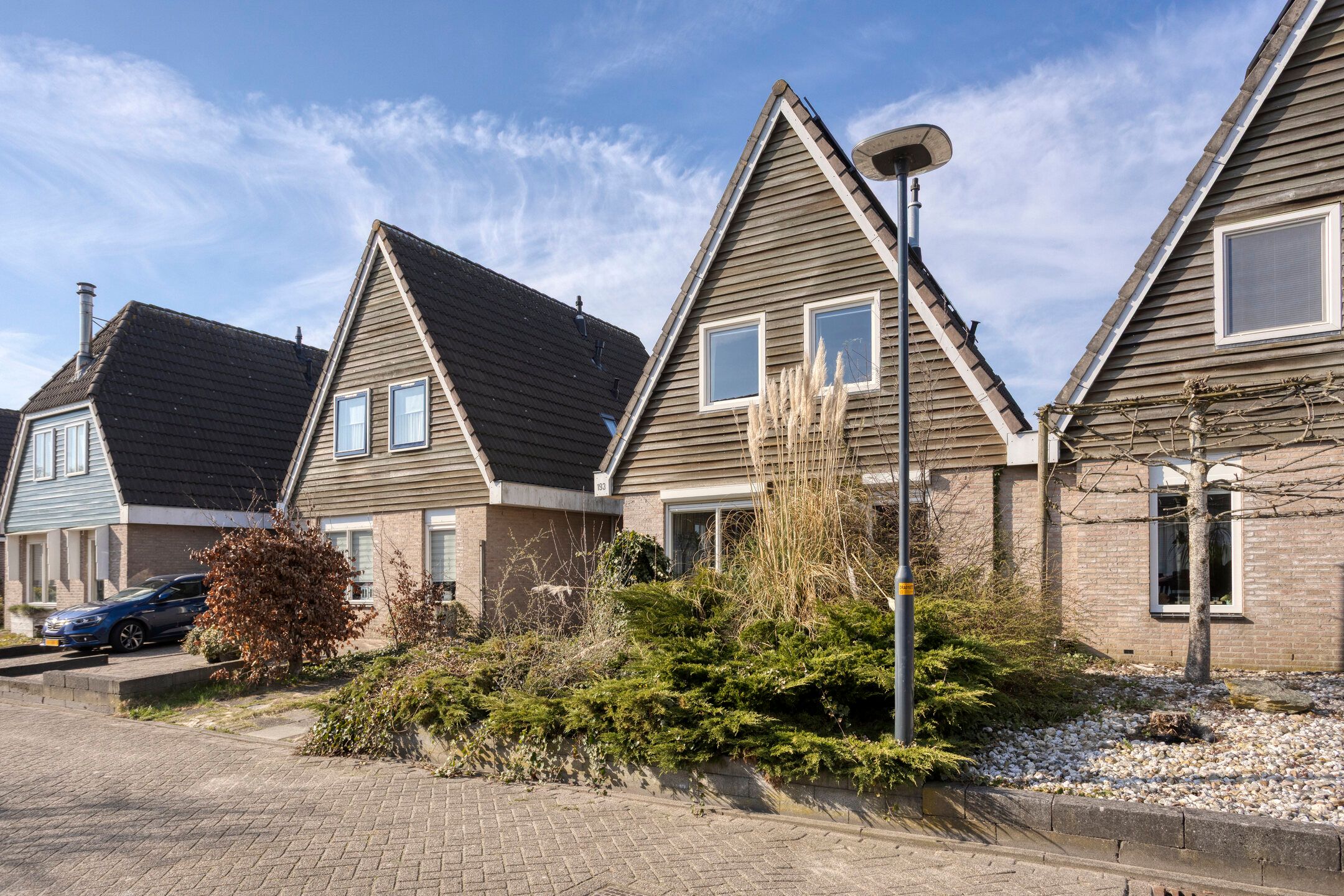 Charming semi-detached family home with garage and deep garden — 21