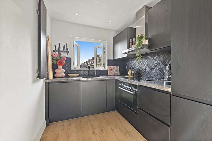 Photo 2 of Van Baerlestraat 10-A