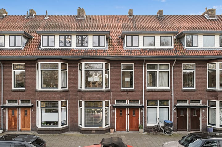 Photo 5 of Van Baerlestraat 10-A