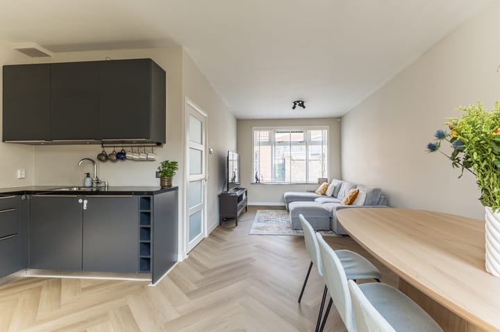 Photo 2 of Barbarossastraat 34