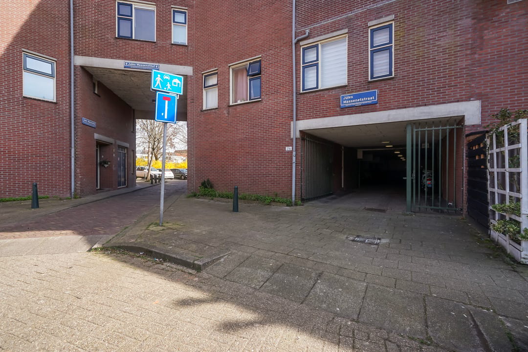 Photo 28 of Jules Massenetstraat 186